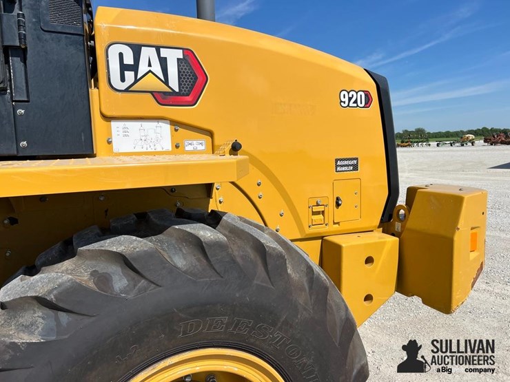 2022-caterpillar-920-image-12