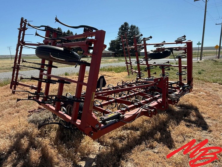 case-ih-365-image-3