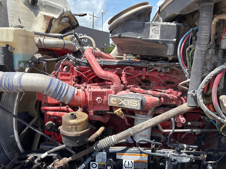 2020-peterbilt-567-image-16