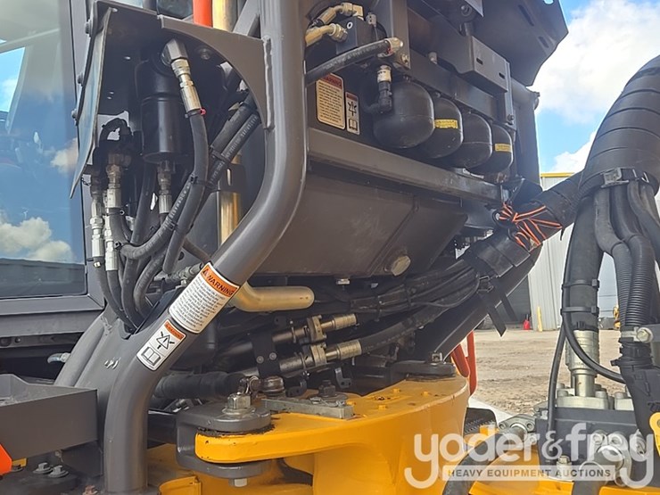 2023-volvo-a25g-image-17