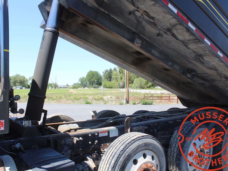 2006-sterling-l9500-image-34
