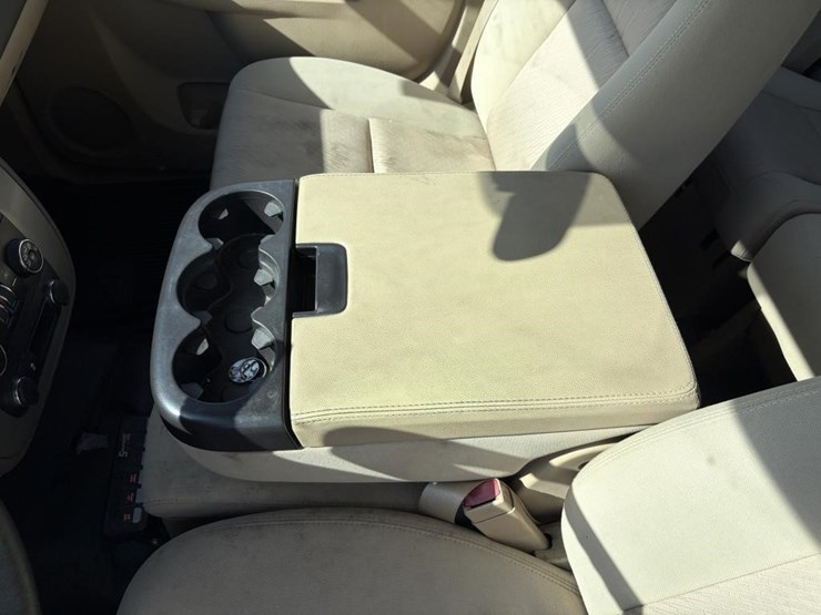 2014-chevrolet-tahoe-lt-image-19
