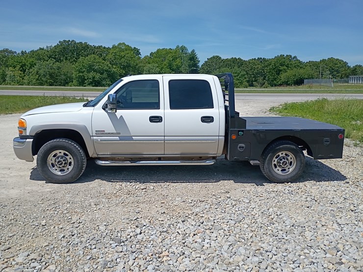 2005-gmc-sierra-2500-image-3