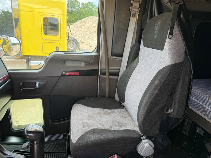 2015-kenworth-t800-image-13