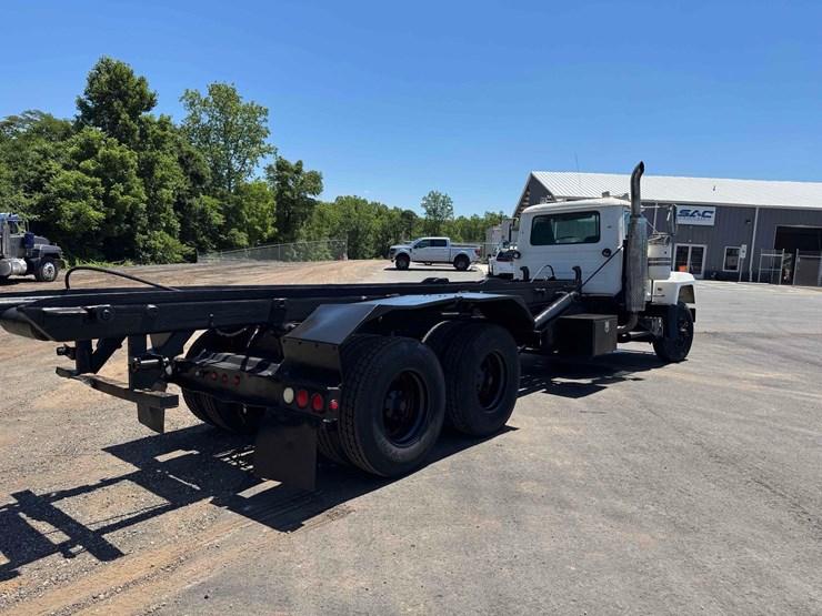 1992-mack-rd690sx-image-5