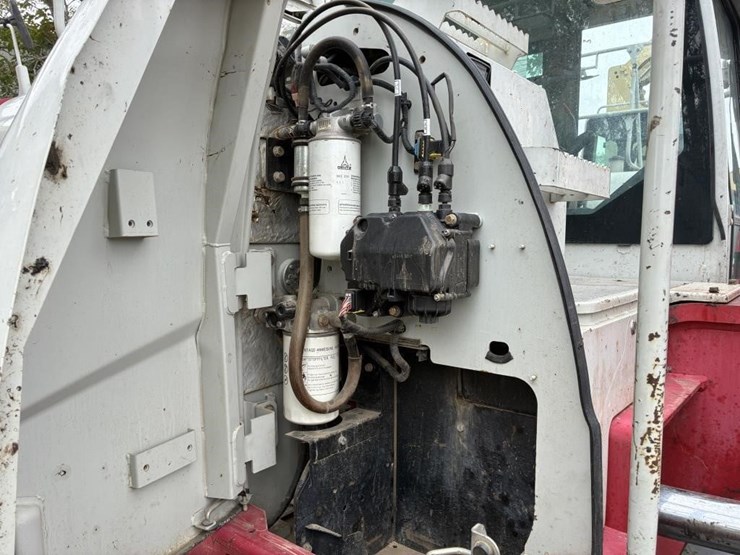 2019-takeuchi-tb2150-image-38