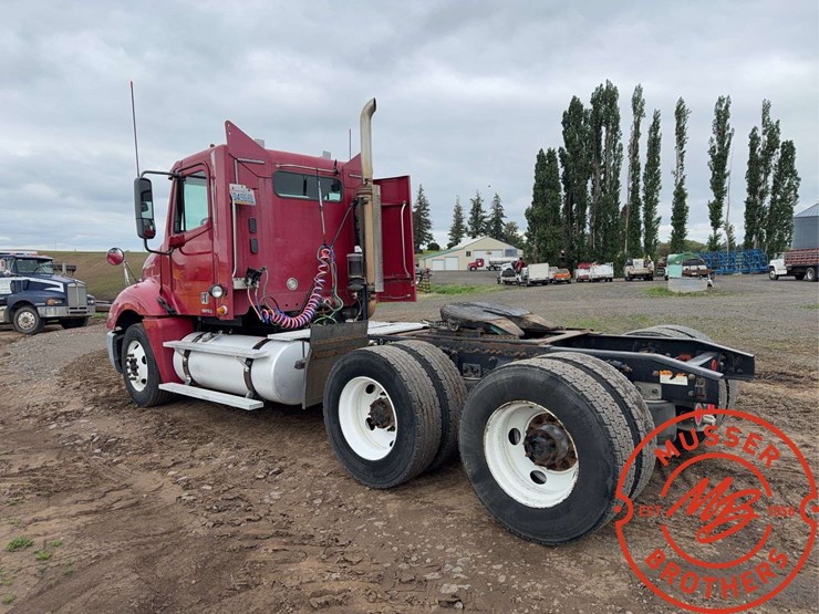 2007-freightliner-columbia-120-image-5