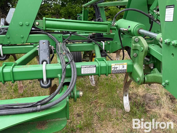 john-deere-2410-image-11