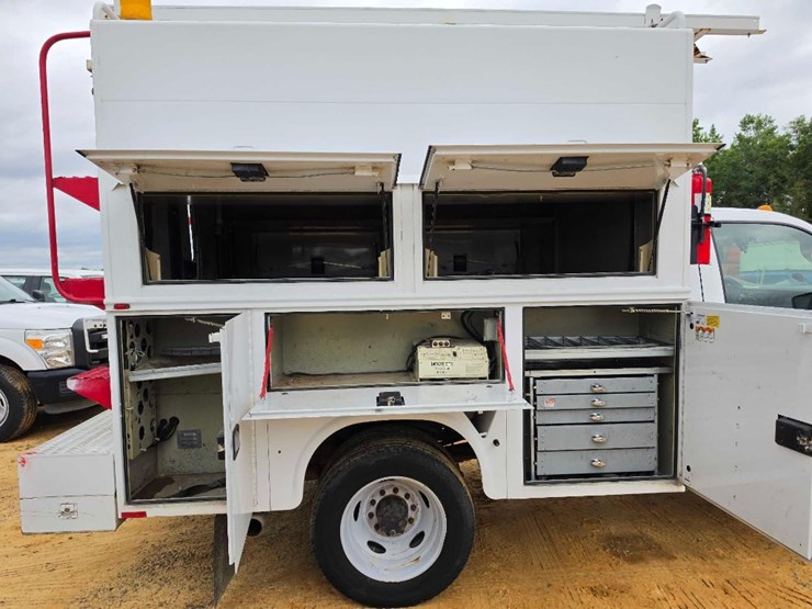 2016-ford-f550-image-8