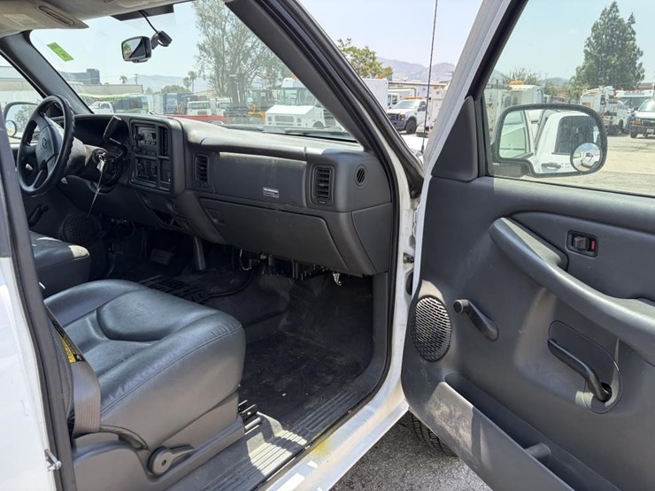 2006-chevrolet-2500hd-image-8