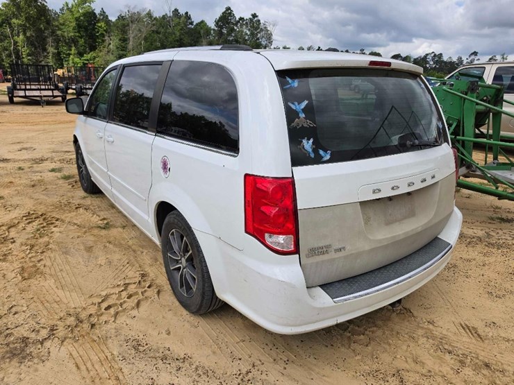 2017-dodge-grand-caravan-image-2