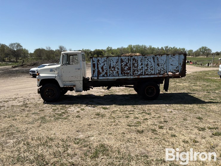 1982-ford-f800-image-8