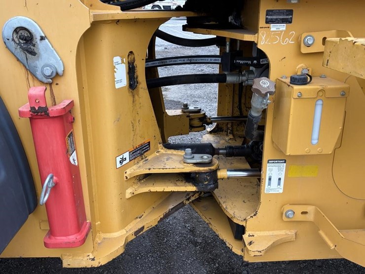 2019-deere-624l-image-12