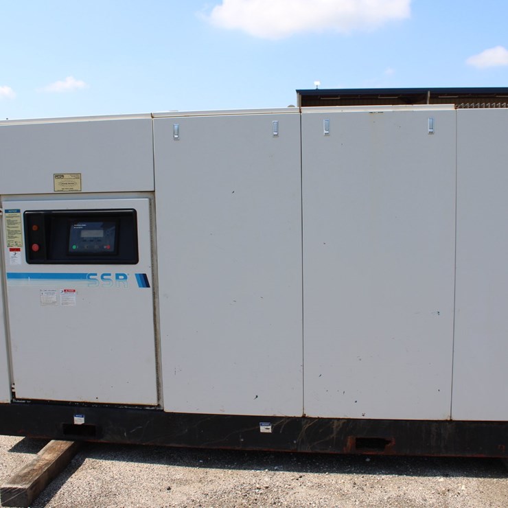 #1017 • 1993 Ingersoll-Rand Rotary Screw SSR-EP200 Air Compressor