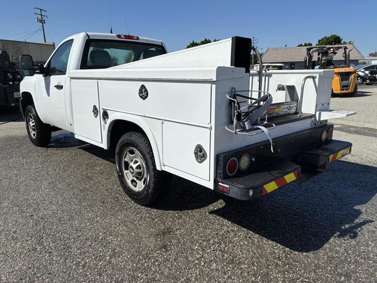 2011-chevrolet-2500hd-image-4