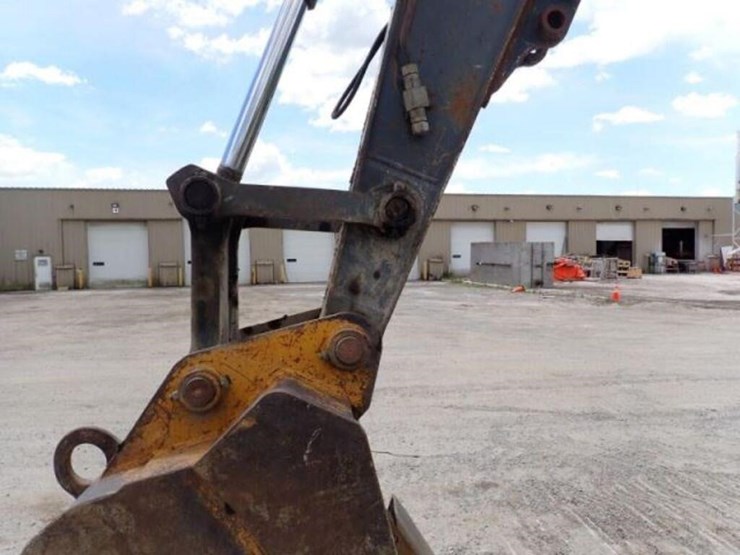 2009-deere-270d-lc-image-25