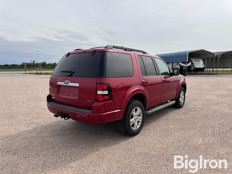 2010-ford-explorer-xlt-image-5