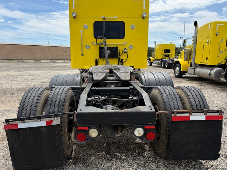 2015-peterbilt-389-image-6