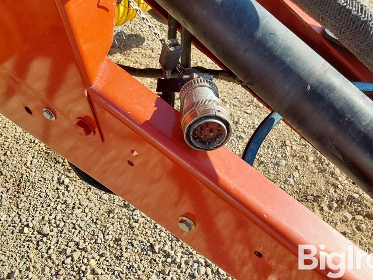 2012-new-holland-br7070-image-11