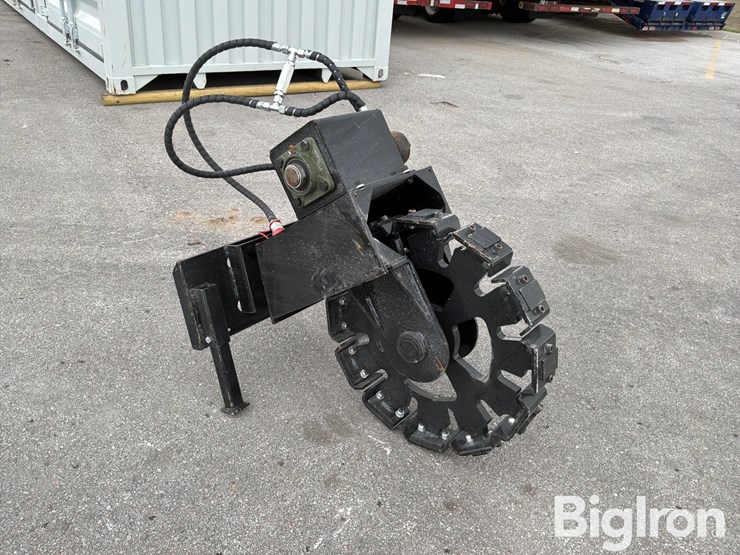 2025-massey-ferguson-730-image-3