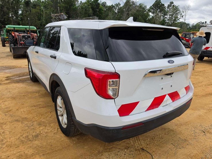 2021-ford-explorer-image-2