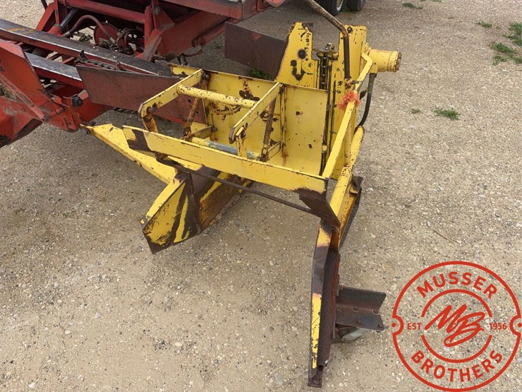 new-holland-1030-image-17