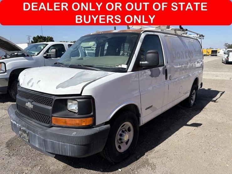 2004-chevrolet-express-2500-image-1