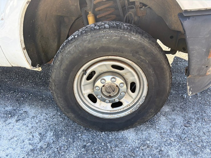 2011-ford-f250-xl-image-10