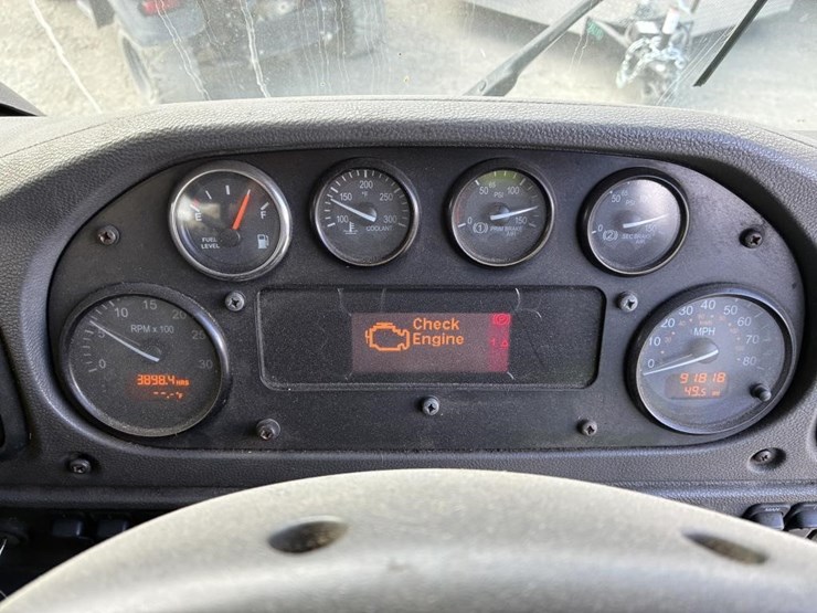 2014-peterbilt-320-image-15