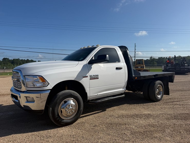 #126-•-2015-ram-3500-flatbed-truck-image-1