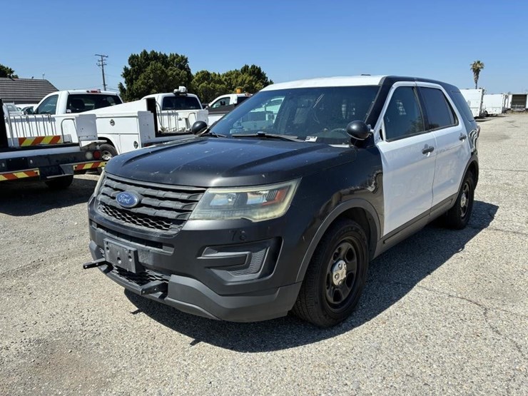 2017-ford-explorer-police-interceptor-image-1