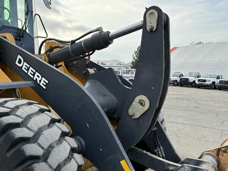 2020-deere-624l-image-11
