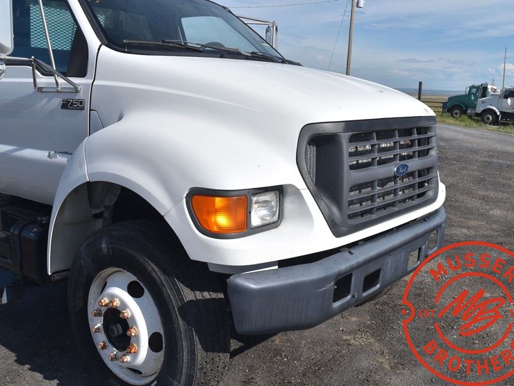 2002-ford-f750-image-16