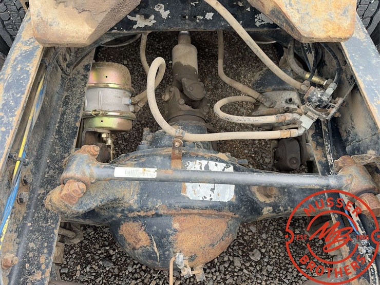 1997-freightliner-fld120-image-39