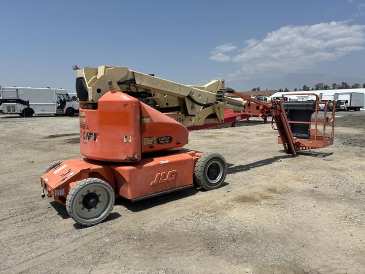 2011-jlg-e400ajpn-image-3