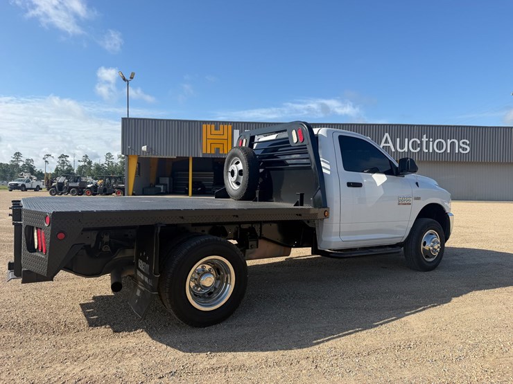 #126-•-2015-ram-3500-flatbed-truck-image-3