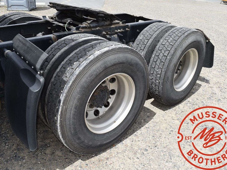 2017-freightliner-cascadia-125-image-23