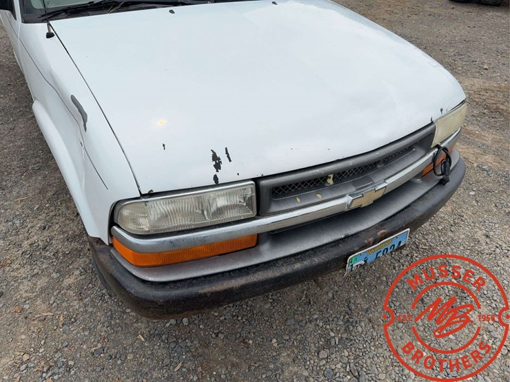 2000-chevrolet-s10-image-9