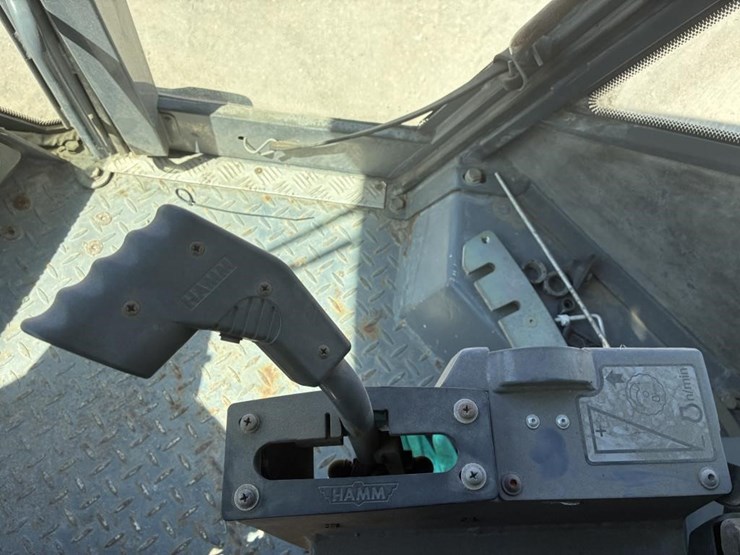 2012-hamm-hd110hv-image-17