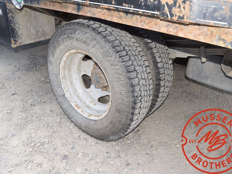 2015-chevrolet-3500-image-19