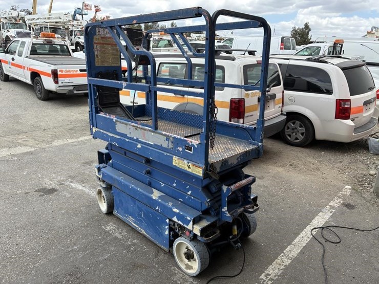 2003-jlg-1932e-image-2