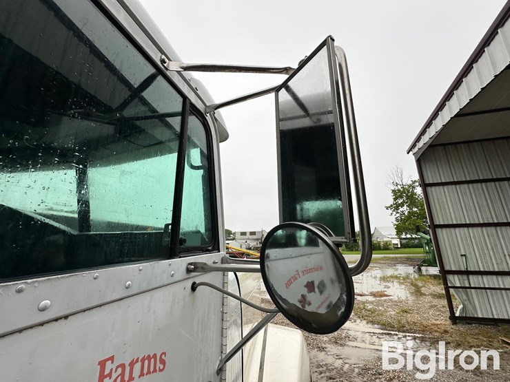 1997-freightliner-fld120-image-12