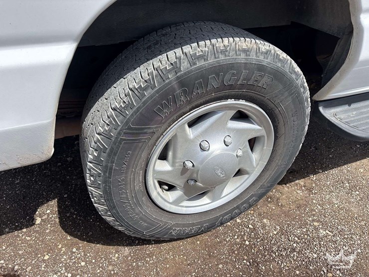 2013-ford-e-250-cargo-van-image-18
