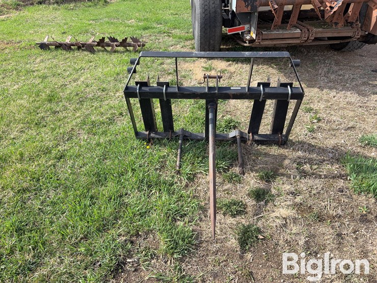 king-kutter-loader-mount/3-pt-mount-bale-spear-image-2