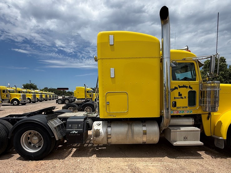 2014-peterbilt-389-image-4