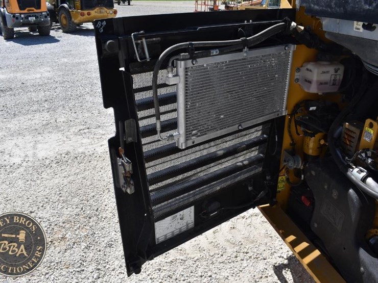 2021-caterpillar-262d3-image-29