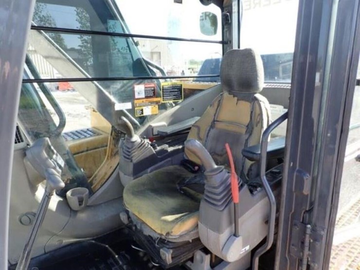 2009-deere-270d-lc-image-17