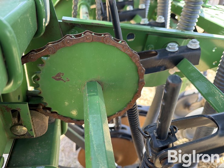 john-deere-520-image-16