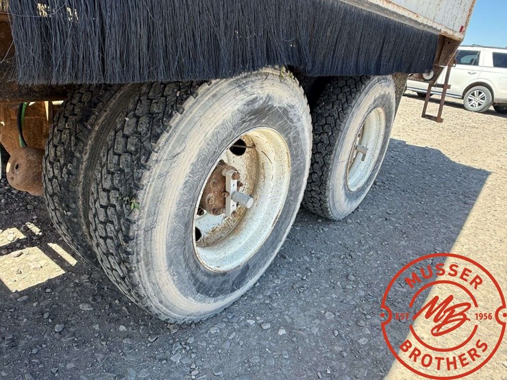 1999-gmc-topkick-image-12