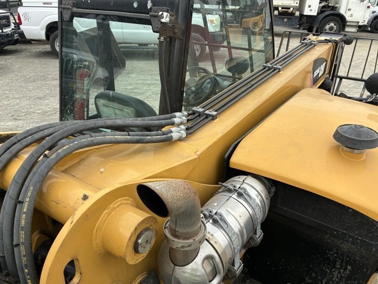 2015-caterpillar-th255c-image-16